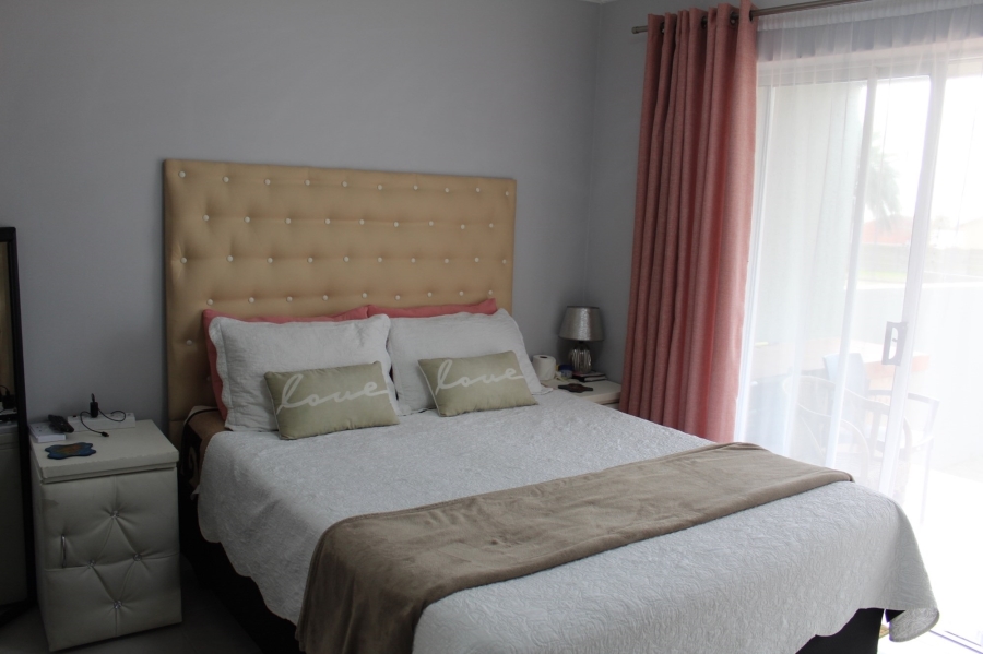 To Let 2 Bedroom Property for Rent in Heiderand Western Cape